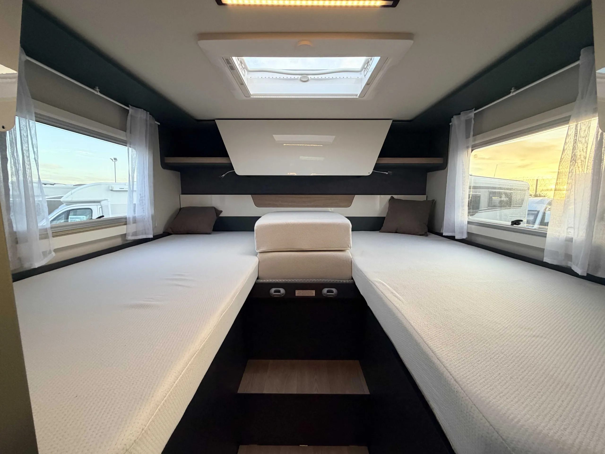 Laika KOSMO L 319 - Motorhome hire