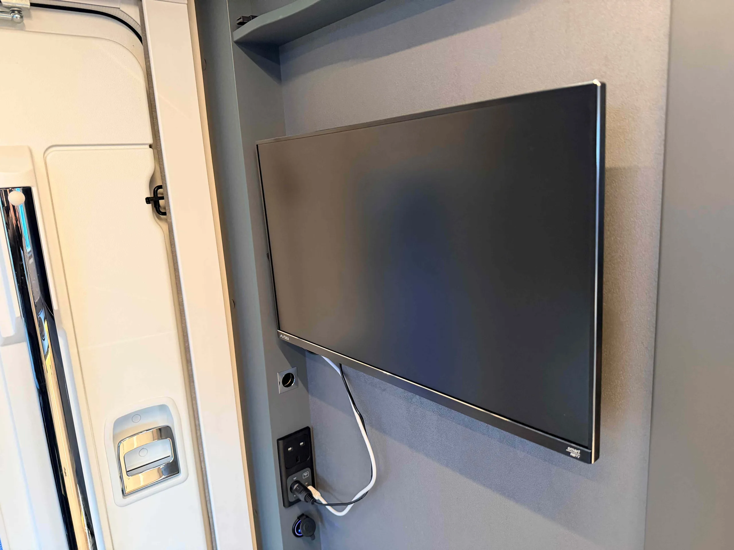 Laika KOSMO L 319 - Motorhome hire