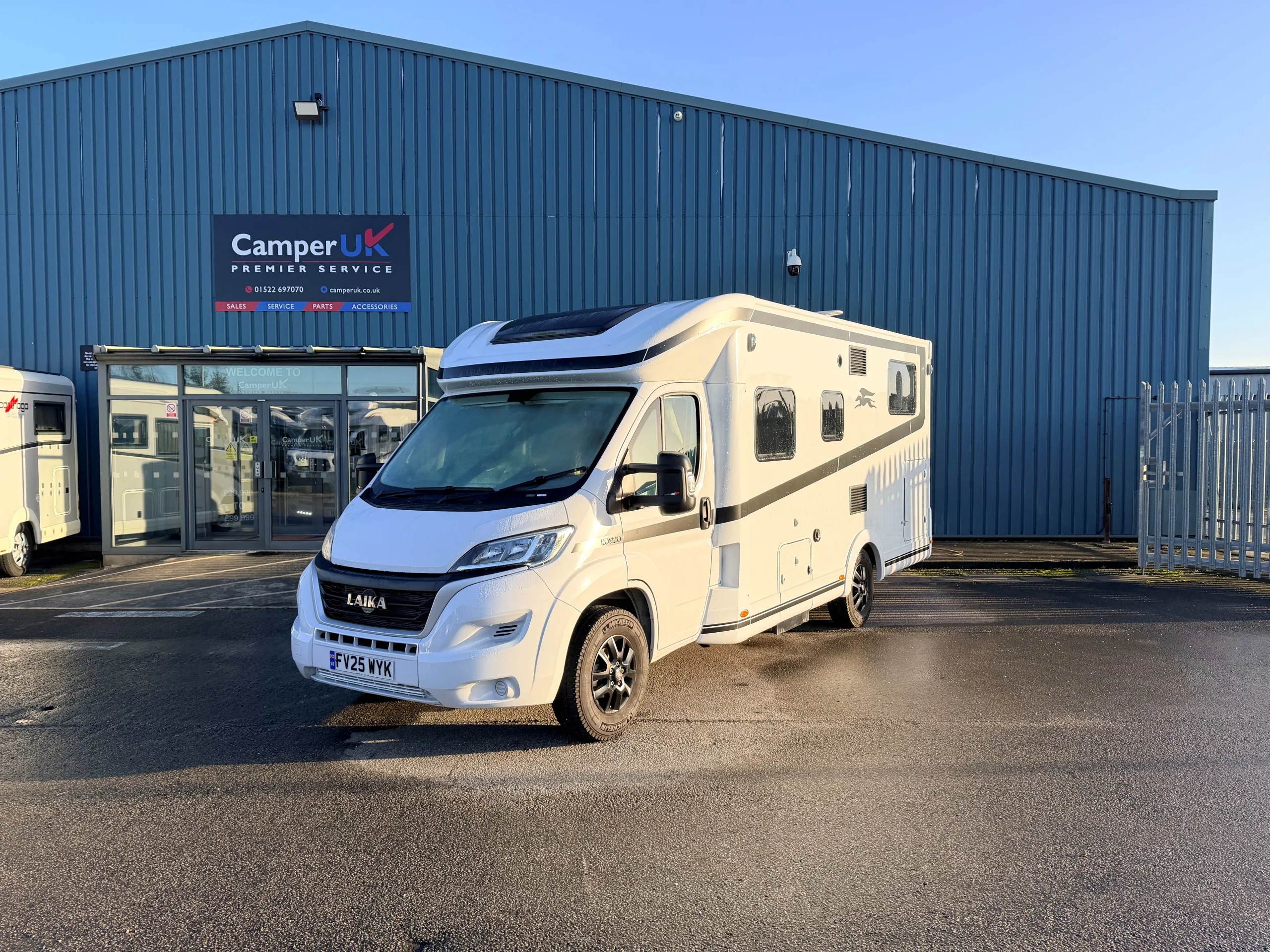 Laika KOSMO L 319 - Motorhome hire